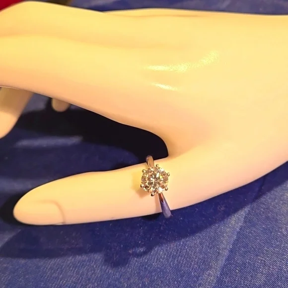 925 Silver Inlaid 2 carats Moissanite Ring - Picture 2 of 9